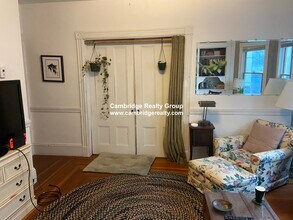 318 Beacon St, Unit 1 in Somerville, MA - Foto de edificio - Building Photo