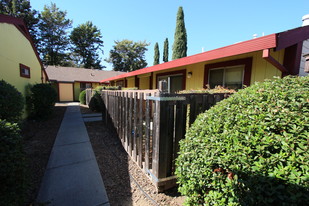 Tabor Apartments in Fairfield, CA - Foto de edificio - Building Photo