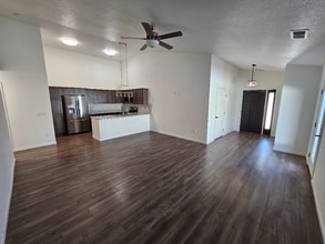 4013 Bradney Ave in Cheyenne, WY - Foto de edificio - Building Photo