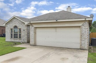 4909 Shady Cliff Ln in Fort Worth, TX - Building Photo - Building Photo