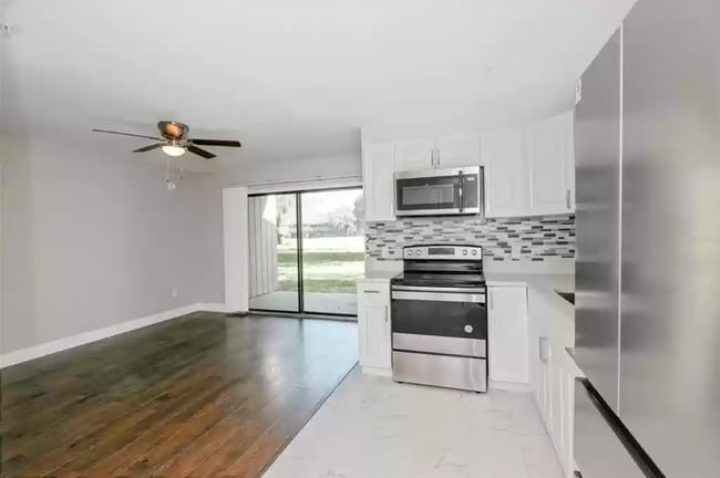 property at 812 Pinewood Ct