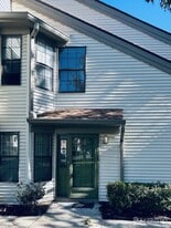 2501 Lighthouse Ln in Sayreville, NJ - Building Photo