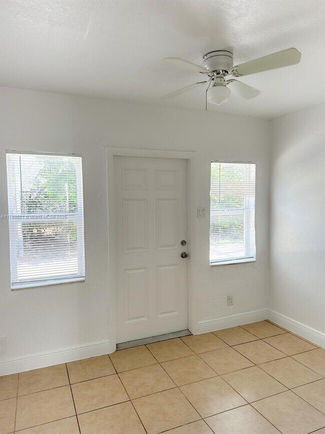 1950 SW 41st Ave, Unit 2 in Fort Lauderdale, FL - Building Photo - Building Photo