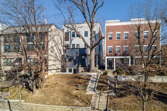 4519 Georgia Ave NW in Washington, DC - Foto de edificio - Building Photo