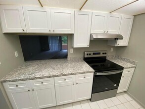 2050 N Congress Ave in West Palm Beach, FL - Building Photo - Building Photo