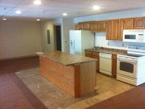 Ledgeview Apartments in Norwich, CT - Building Photo - Building Photo