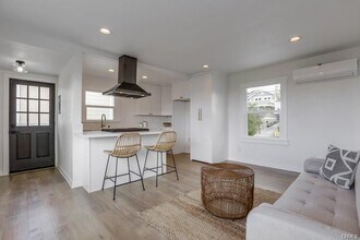 713 Diamond St, Unit .5 in Redondo Beach, CA - Foto de edificio - Building Photo