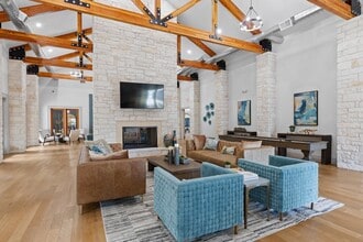Estancia Villas in Austin, TX - Foto de edificio - Building Photo