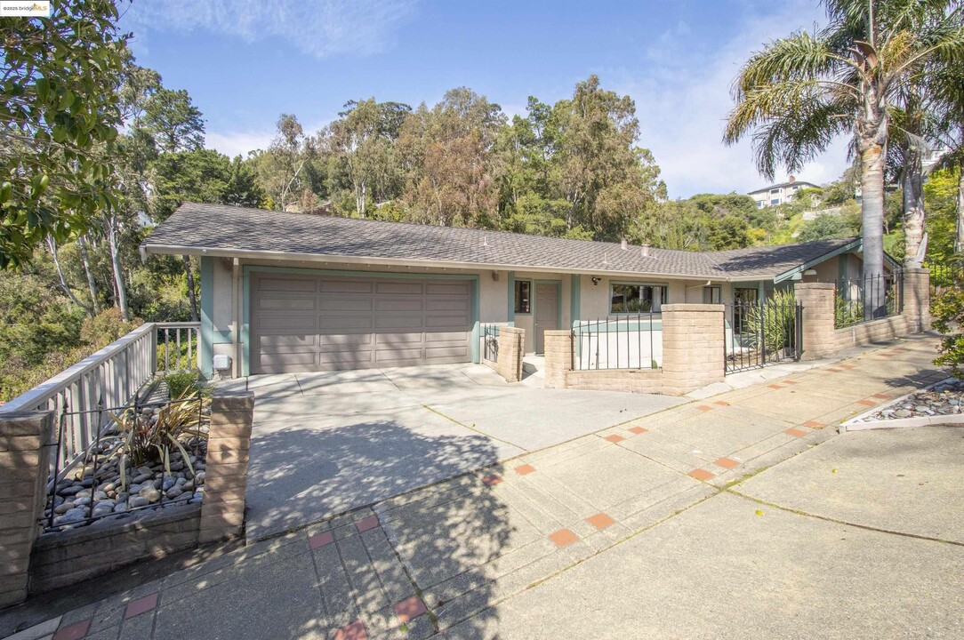525 Hampton Rd in Piedmont, CA - Building Photo