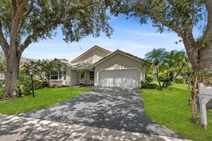 5333 Pine Cir in Coral Springs, FL - Building Photo