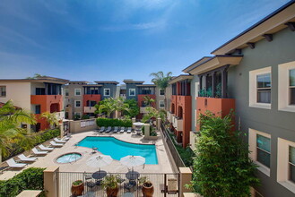 Emerson Valley Village in Valley Village, CA - Foto de edificio - Building Photo