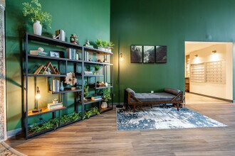 Ballard on the Park in Seattle, WA - Foto de edificio - Building Photo