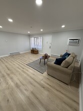 105 Amberly Dr in Manalapan, NJ - Foto de edificio - Building Photo
