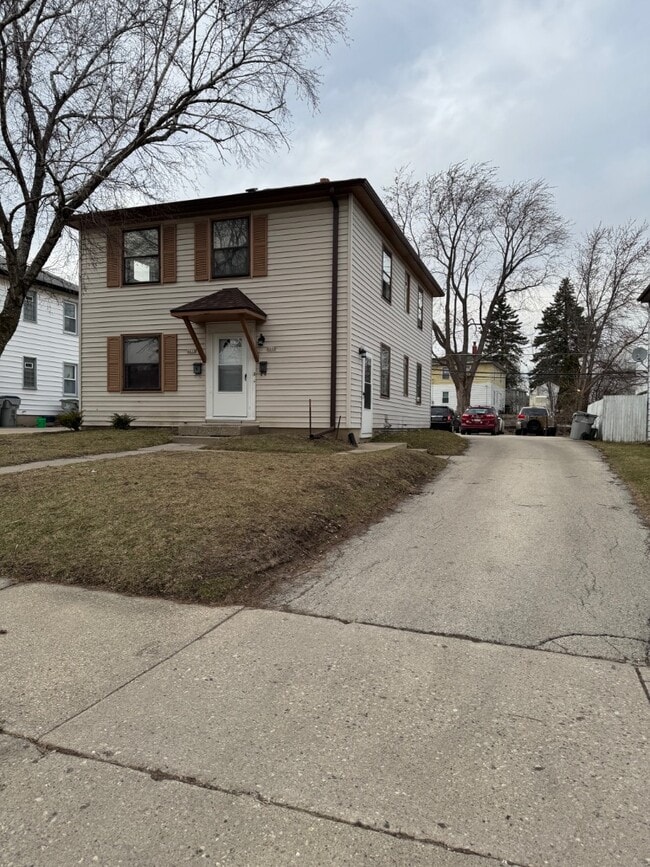 4608-4610 W Howard Ave in Milwaukee, WI - Building Photo - Building Photo