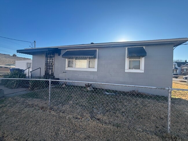 property at 4966 Claxton Ave