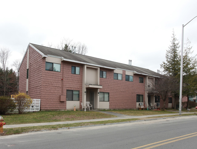 Mohawk Forest Apartments in North Adams, MA - Foto de edificio - Building Photo