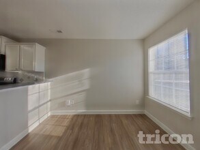 9245 Simonton Dr in Charlotte, NC - Foto de edificio - Building Photo