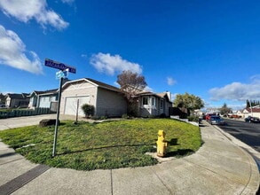 1180 Camellia Ln in Suisun City, CA - Building Photo - Building Photo