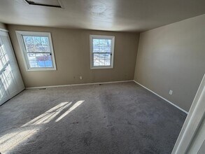 8 Fireside Ct in Willingboro, NJ - Building Photo - Building Photo