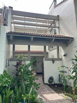 10270 NW 46th St in Doral, FL - Building Photo