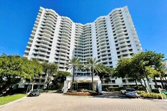 3300 NE 192 St in Aventura, FL - Building Photo - Building Photo