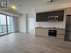 5858 Yonge St in Toronto, ON - Building Photo - Building Photo