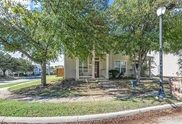 10601 Astor Dr in Fort Worth, TX - Foto de edificio - Building Photo