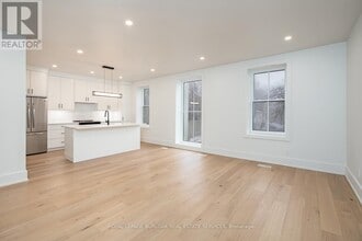 284 Wilson St E in Hamilton, ON - Building Photo - Building Photo