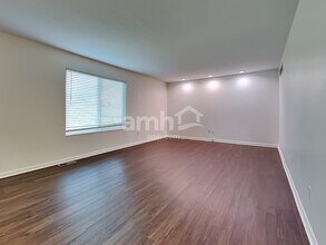 10718 Anna Ln in Independence, KY - Foto de edificio - Building Photo