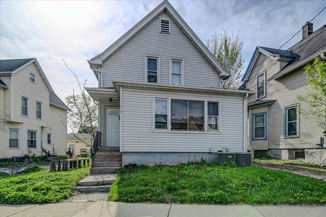 205 S Fair Oaks Ave, Unit 205 South Fair Oaks Ave in Madison, WI - Foto de edificio