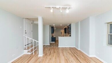 6136 N Mozart St in Chicago, IL - Building Photo - Building Photo