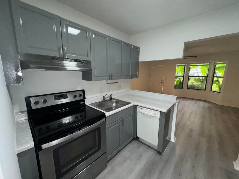 4120 Maine St in Lake Worth Beach, FL - Building Photo