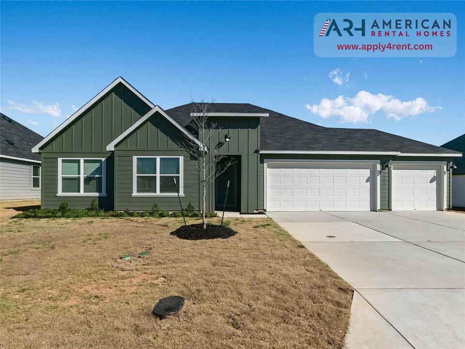 715 Tranquility Ln in Fredericksburg, TX - Building Photo