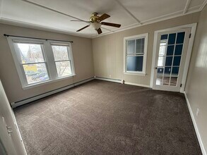 3 S Garand St, Unit 2 in Winslow, ME - Foto de edificio - Building Photo