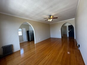 2208 Carroll St, Unit 302 in Oakland, CA - Building Photo - Building Photo