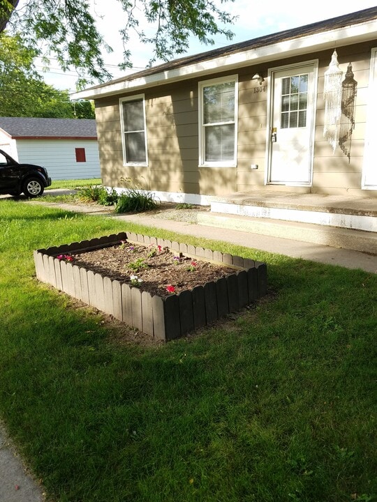 1302 Clay St, Unit 1304 in Midland, MI - Building Photo