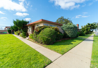 2218 W Imperial Hwy in Hawthorne, CA - Building Photo - Building Photo