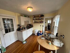 192 Holland St, Unit 3 in Somerville, MA - Building Photo - Building Photo