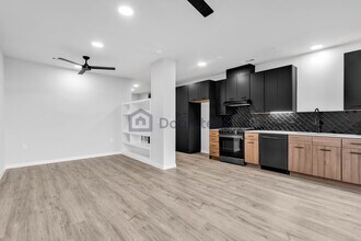 4510 Terry O Ln, Unit 228 in Austin, TX - Foto de edificio - Building Photo
