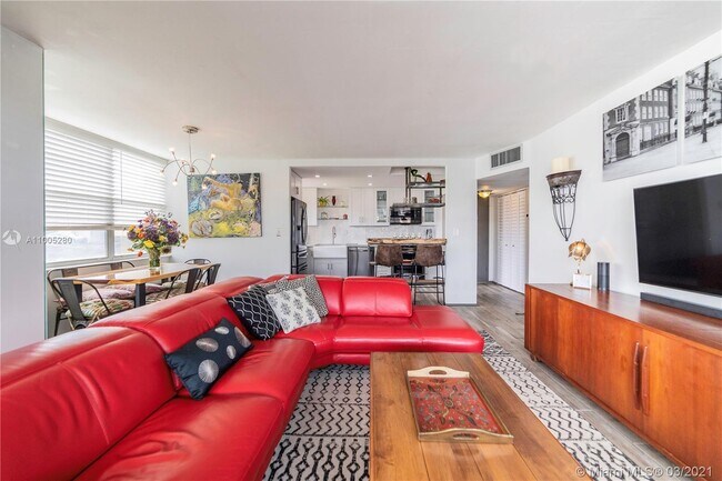 2741 Taft St-Unit -109 in Hollywood, FL - Building Photo - Building Photo