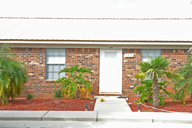 1415 Green Briar Pky in Gulf Breeze, FL - Foto de edificio - Building Photo