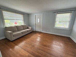 8 N Harrison St in Batavia, IL - Building Photo - Building Photo