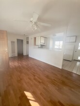 1172 N Hobart Blvd, Unit 1172 in Los Angeles, CA - Building Photo - Building Photo