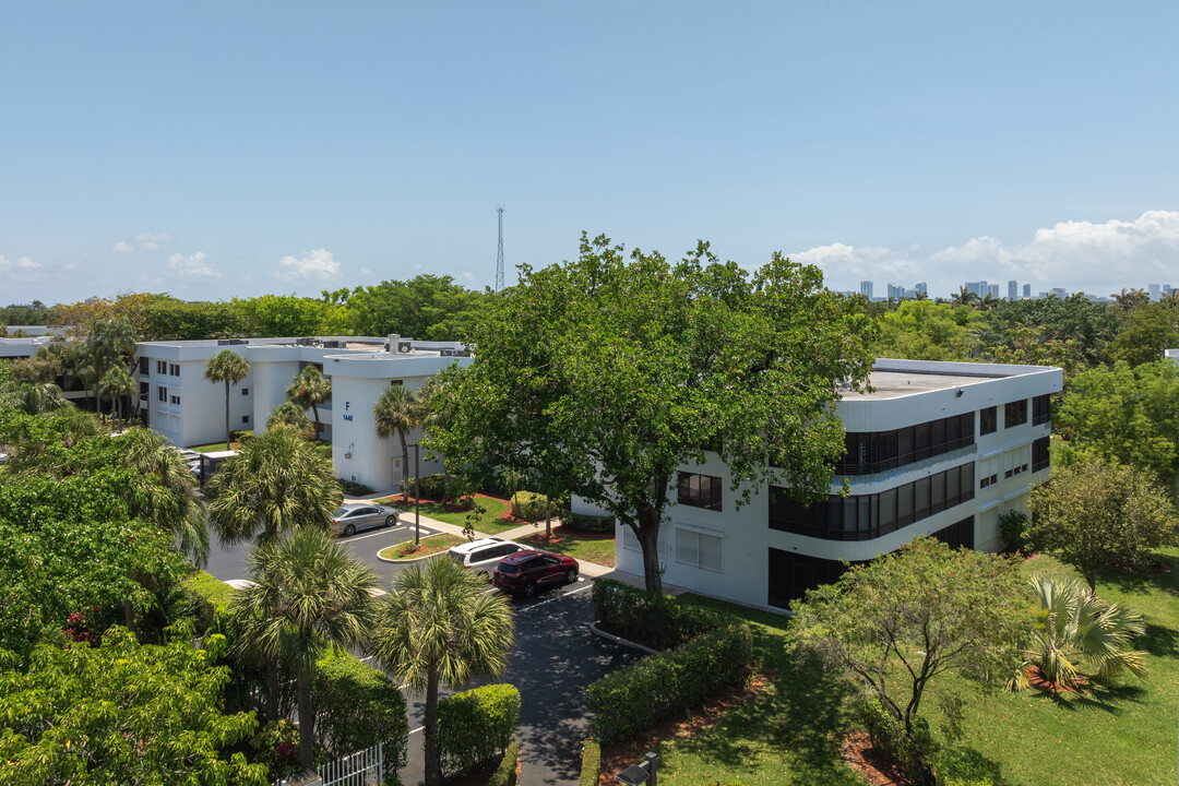 Sheridan by the Beach in Hollywood, FL - Building Photo