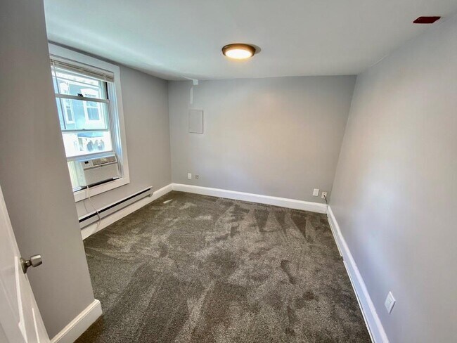 130 Spring St in Newport, RI - Building Photo - Building Photo