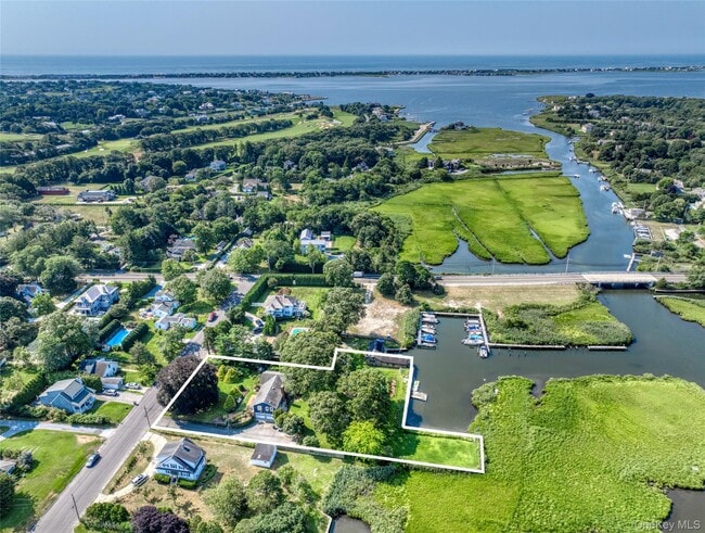 3 Bishop Ave in Westhampton, NY - Building Photo - Building Photo