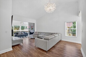 2121 S Ocean Blvd in Pompano Beach, FL - Building Photo - Building Photo