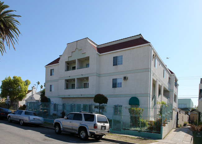 318 N Hobart Blvd in Los Angeles, CA - Building Photo - Building Photo