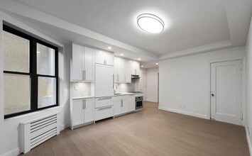 915 W End Ave-Unit -404 in New York, NY - Building Photo - Building Photo
