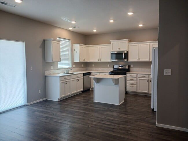 1430 NW Upas Pl in Redmond, OR - Building Photo - Building Photo